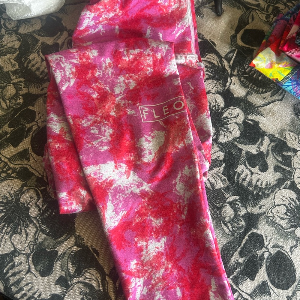 Fleo Pink & Red Tie-Dye Leggings